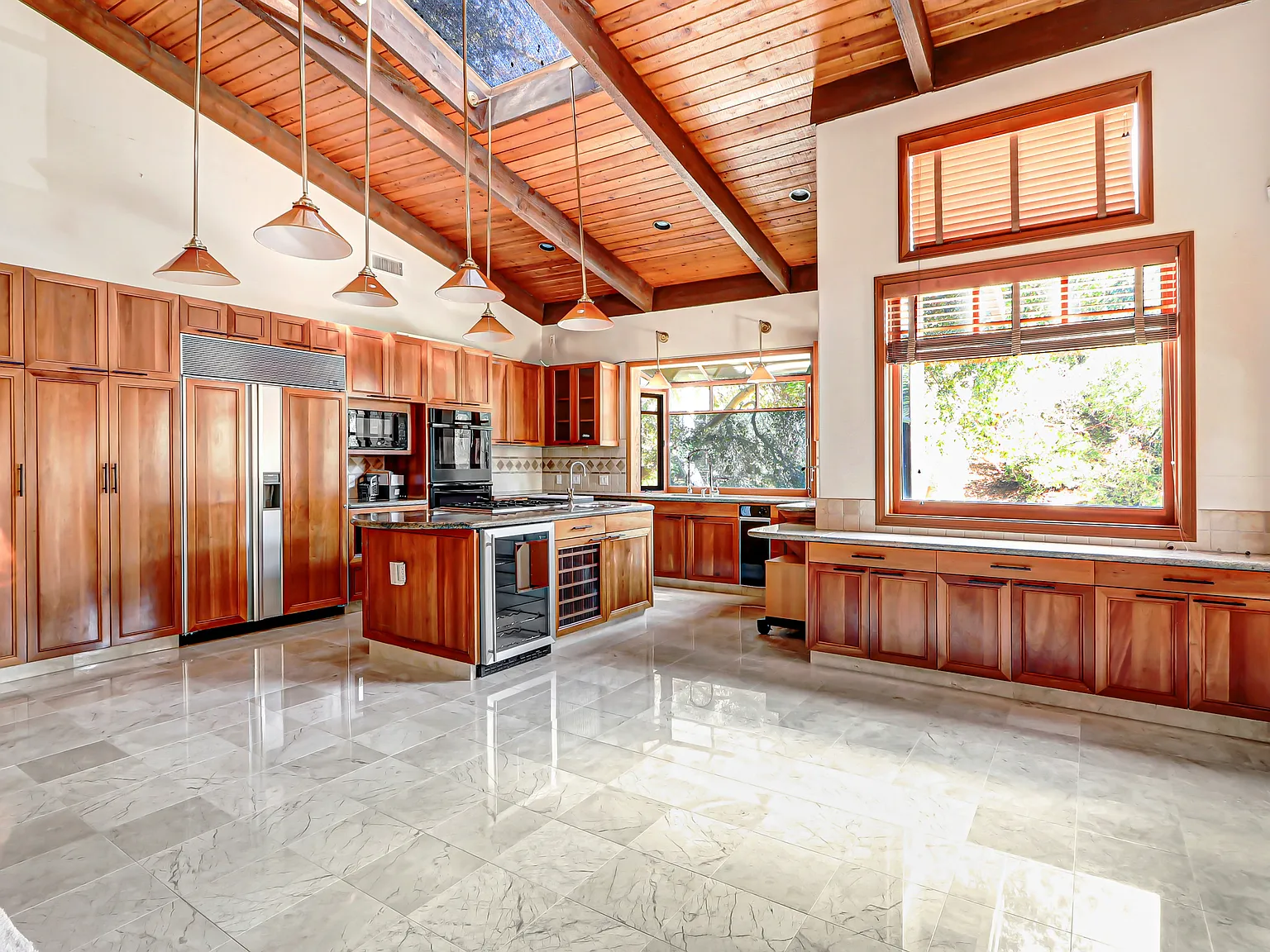 4 bed, 4.5 bath, 3500 sqft, $4,900 — Photo 2