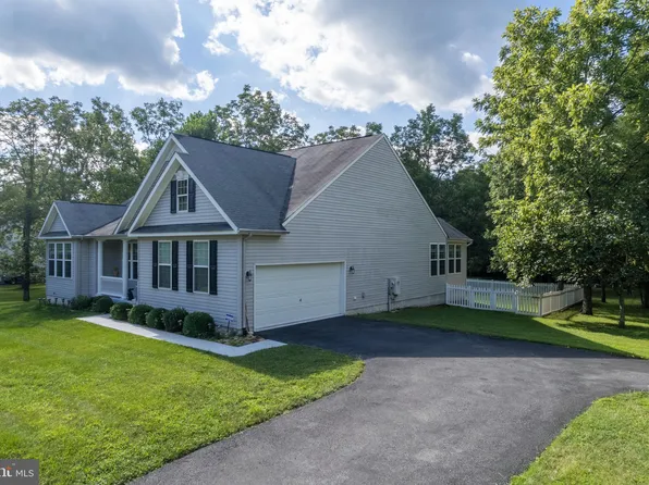 167 Cacapon Ln, Cross Junction, VA 22625