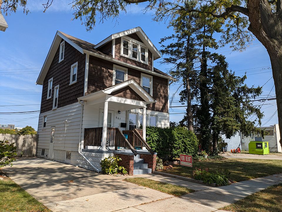 Front of house and driveway