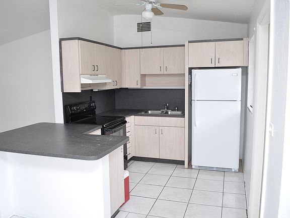 2nd image of 530 NE 175th St