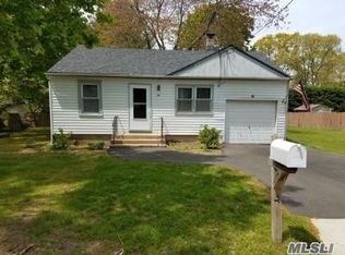 40 Saint James Pkwy, Nesconset, NY 11767
