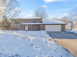 315 Parkview Cir, Zumbrota, MN 55992