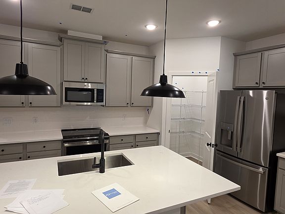 4th image of 164 Kingswood Cir