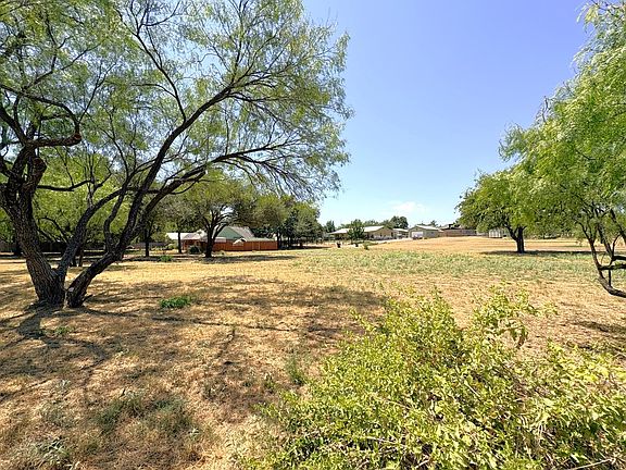 5th image of Circle Dr