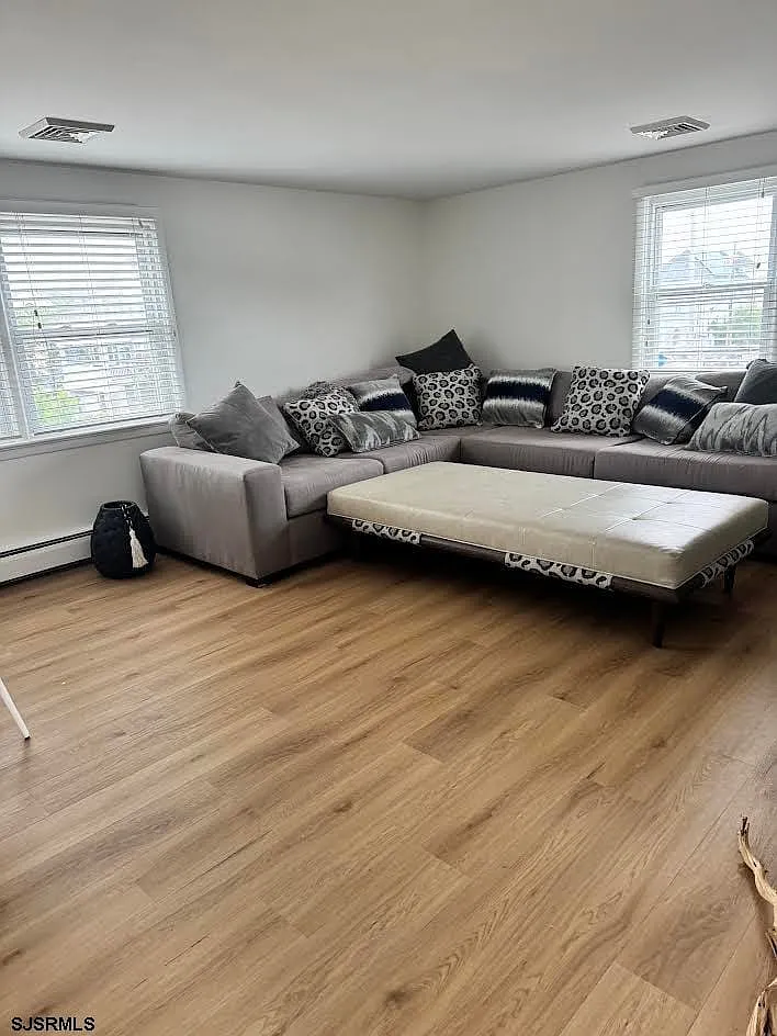 3 bed, 1.0 bath, $10,000 — Photo 2