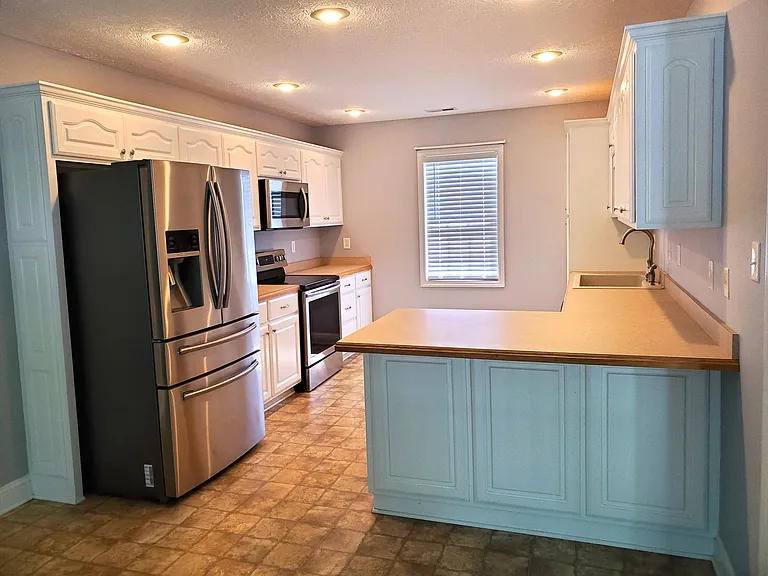 104 Adell Ln — Photo 6