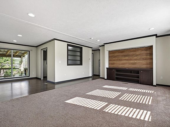 5th image of 297 Martin Ridge Ln