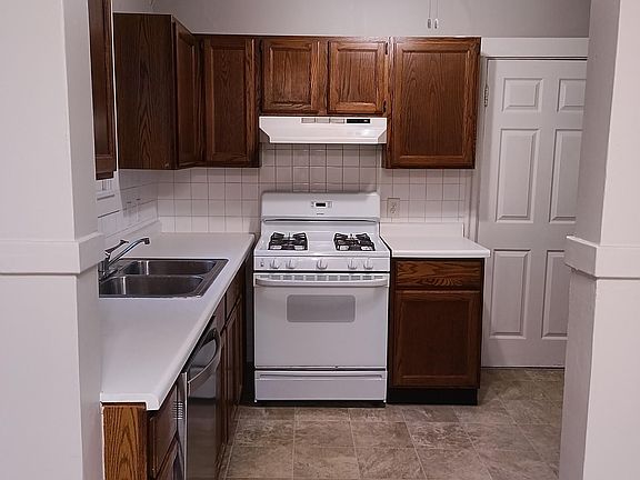 2nd image of 2125 Wealthy St SE
