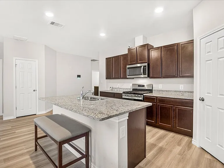 1638 Comfy Way — Photo 9