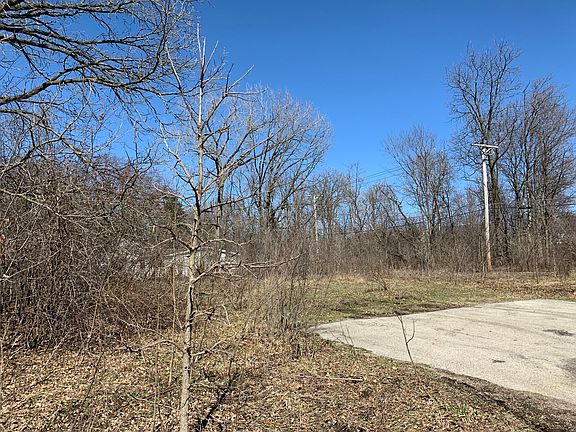 3rd image of 25038 W Crawford Ave