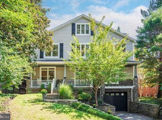 8205 Hampden Ln, Bethesda, MD 20817