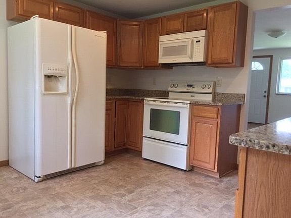 4th image of 2355 Halkirk St S