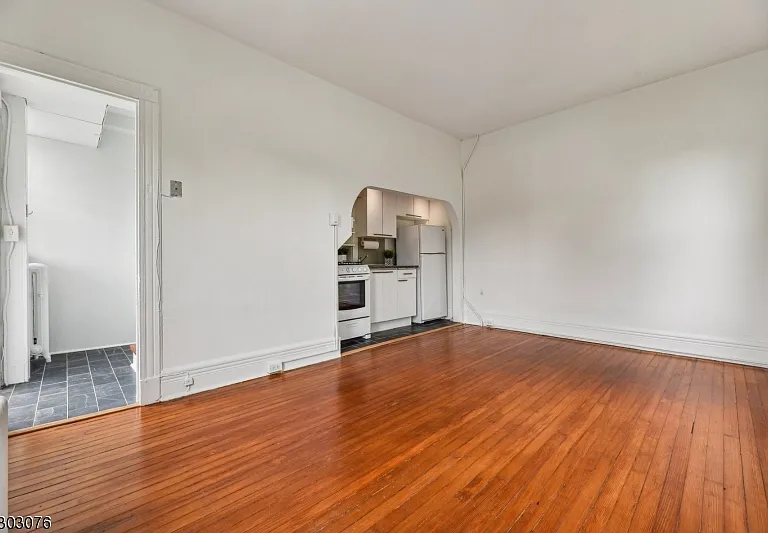 90 Midland Ave #4 — Photo 4