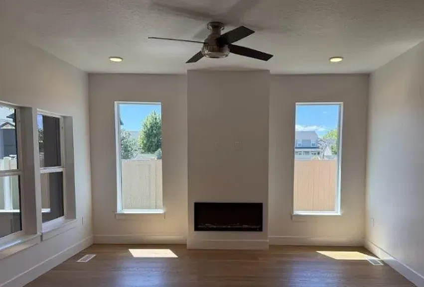 4 bed, 2492 sqft, $3,995 — Photo 4