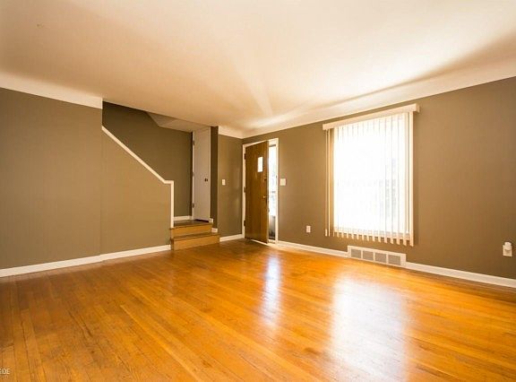 4th image of 2633 Glenview Ave