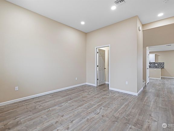 3rd image of 2030 Mary Lane
