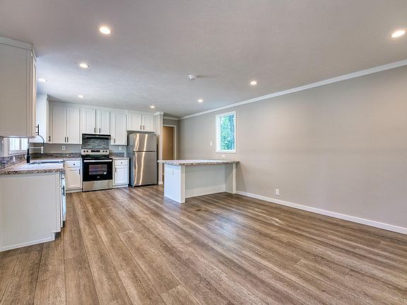 5th image of 813 School St