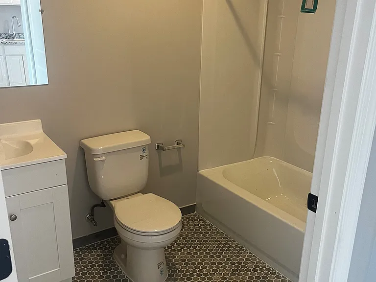 414 Eastern Blvd #3 — Photo 6