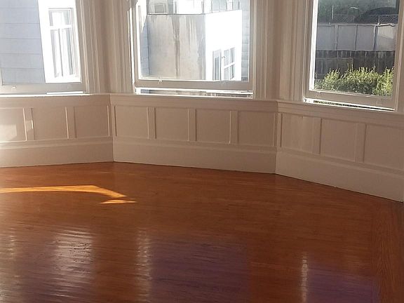 4th image of 1746 Hyde St