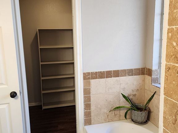 4th image of 309 Paluxy St