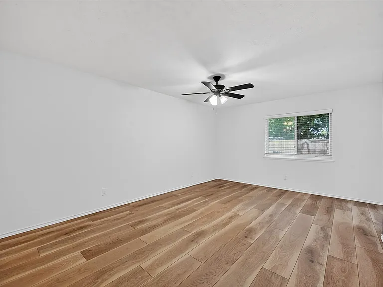 4304 Crabapple St — Photo 10