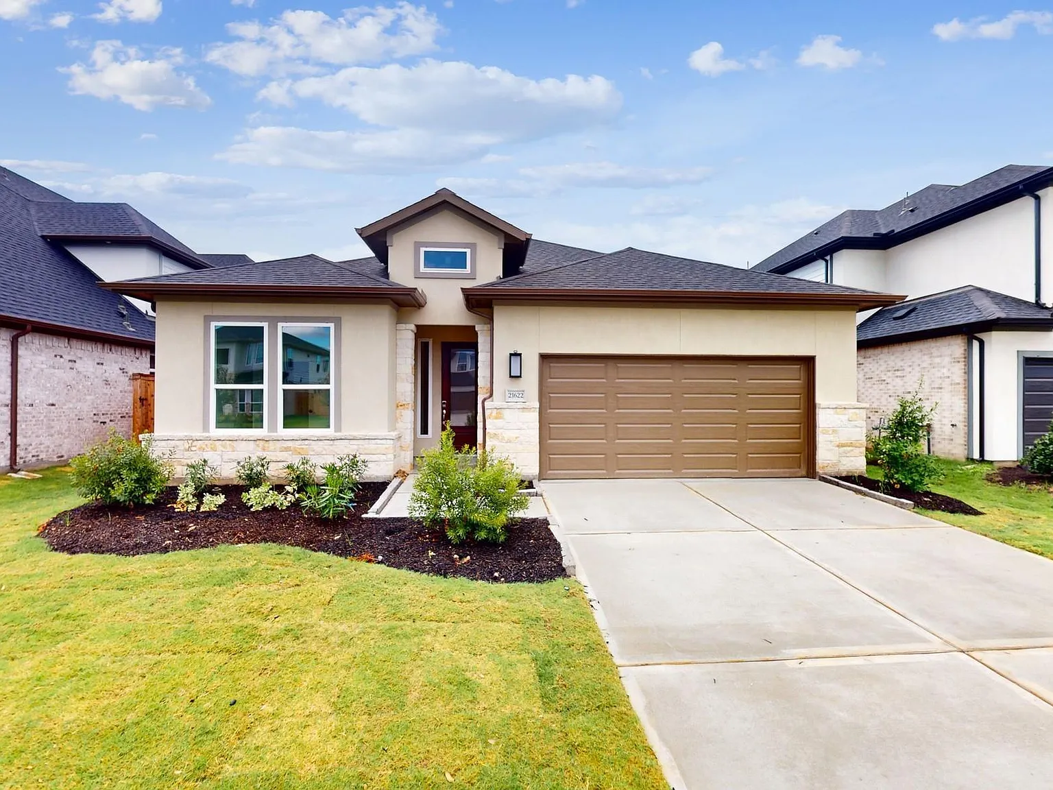 5 bed, 3.0 bath, 2283 sqft, $3,000 — Photo 1