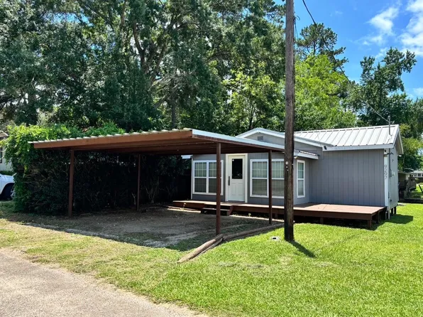 9297 Everwood St, Willis, TX 77318