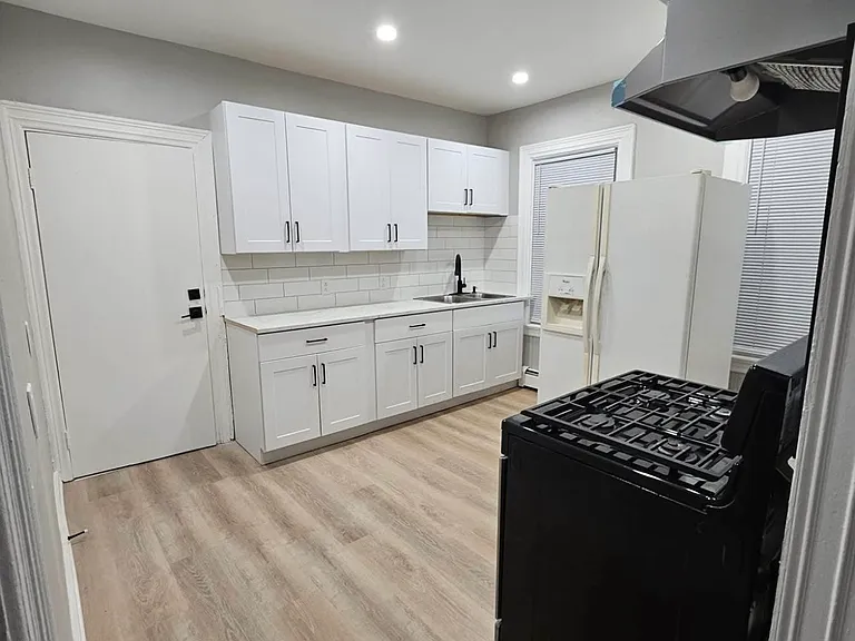 157 Peace St #1 — Photo 4