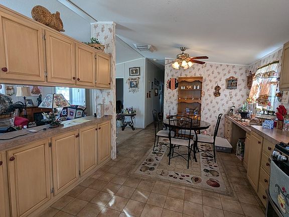 4th image of 435 32nd Rd Unit 405