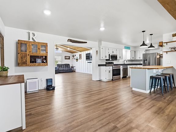3rd image of 102 Cliffside Dr