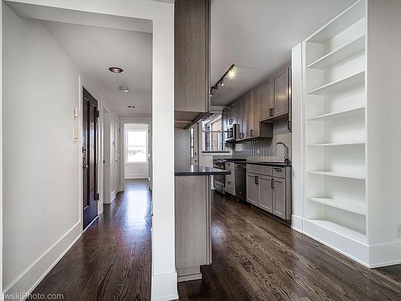 3rd image of 2608 W Montrose Ave APT 3