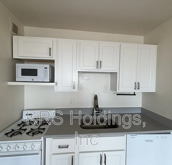 Tower on Franklin - 311 W Franklin St — Photo 7