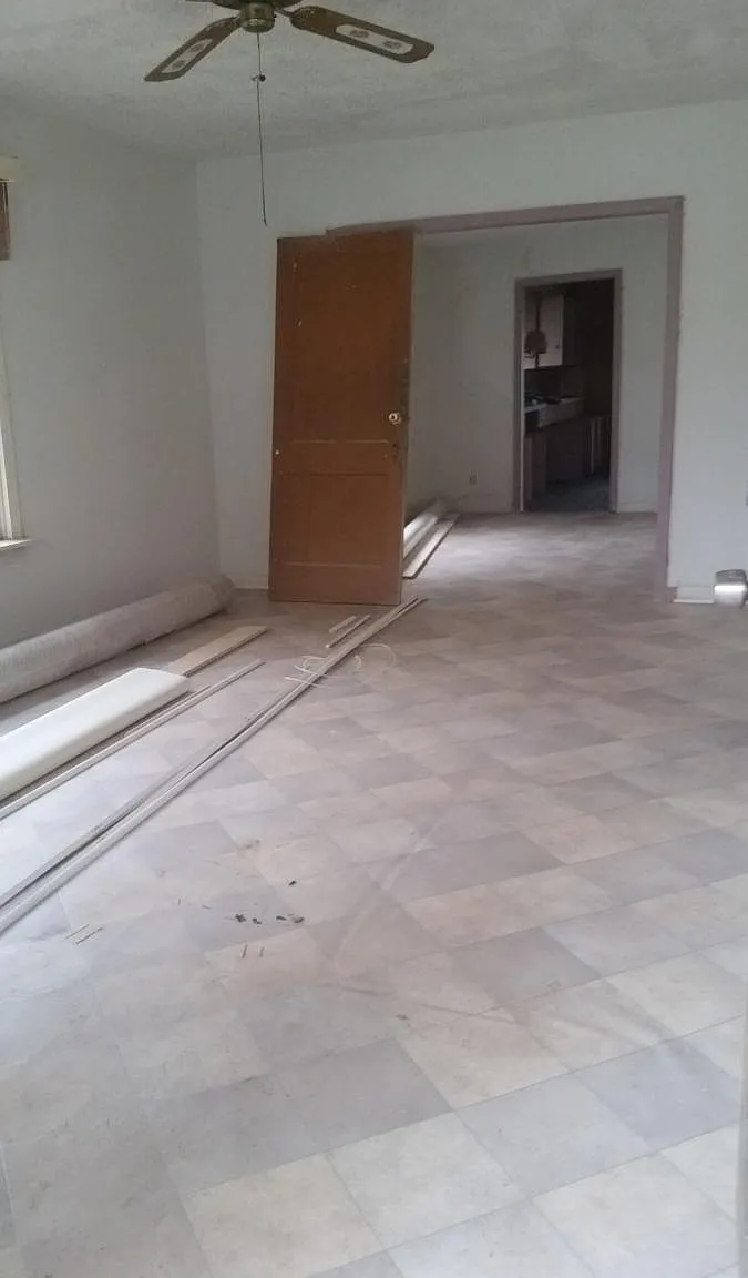4 bed, 1100 sqft, $980 — Photo 2
