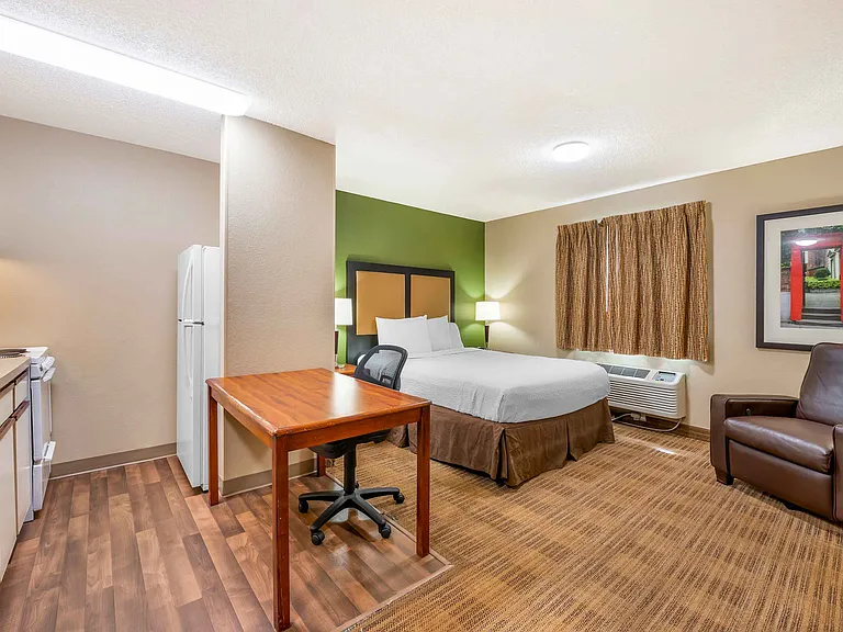 Studio Suite - 1 Queen Bed