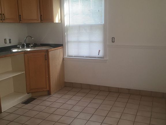 4th image of 20452 Kenosha St