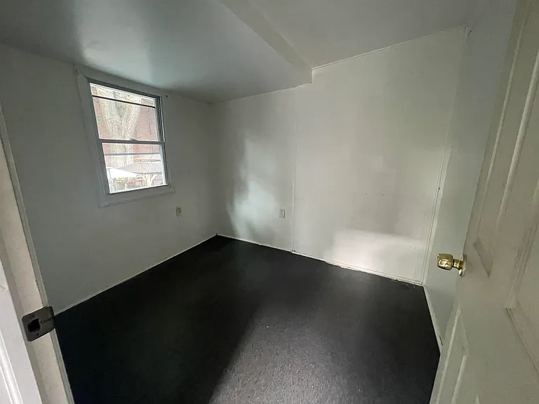 12 Rutgers Pl — Photo 8