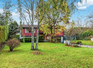 1969 Blackthorn Dr, Central Saanich, BC V8M 1L8