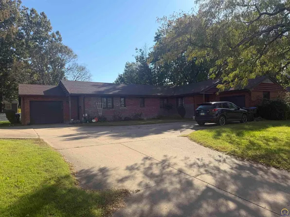 2232 SW Fairlawn Rd, Topeka, KS 66614