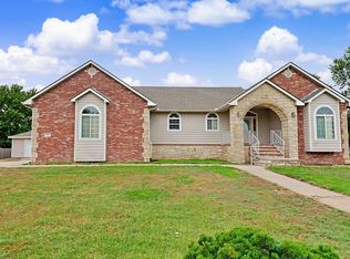 922 E Karla Ct, Haysville, KS 67060