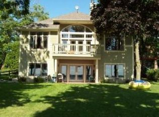 S69W17871 Muskego Dr, Muskego, WI 53150