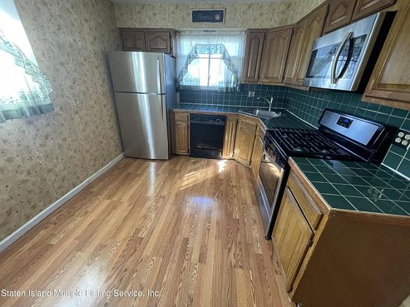 2nd image of 670 Leverett Ave