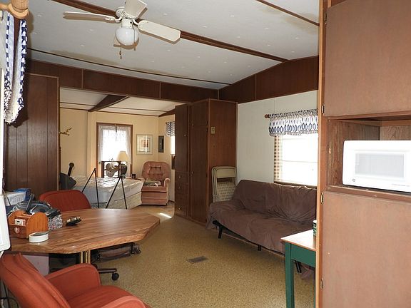 3rd image of 203 Sequoia Dr