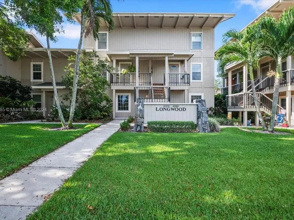 18380 SE Wood Haven Ln APT E, Tequesta, FL 33469
