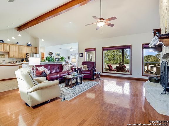 5th image of 309 Pecan Pkwy