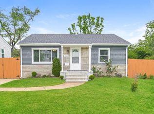 9720 Shuffle Dr, Saint Louis, MO 63123
