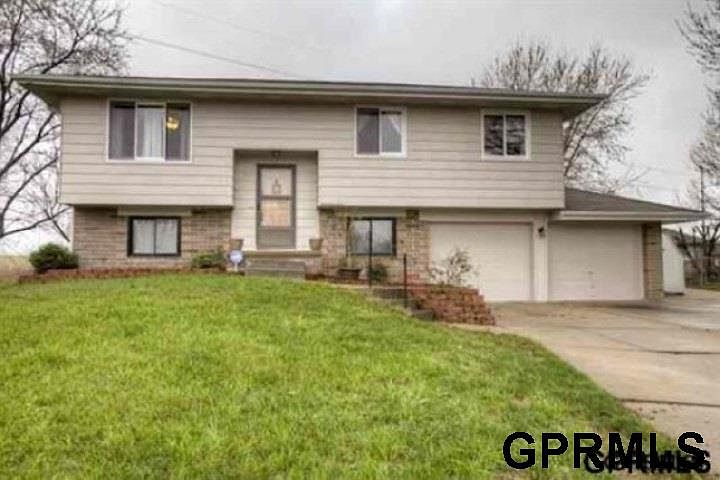 1st image of 15117 Robin Cir
