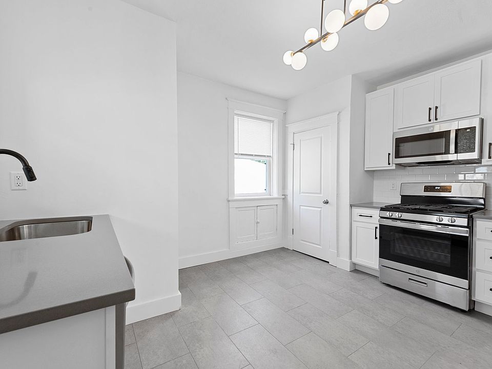 1st image of 723 Interdrive St APT 3