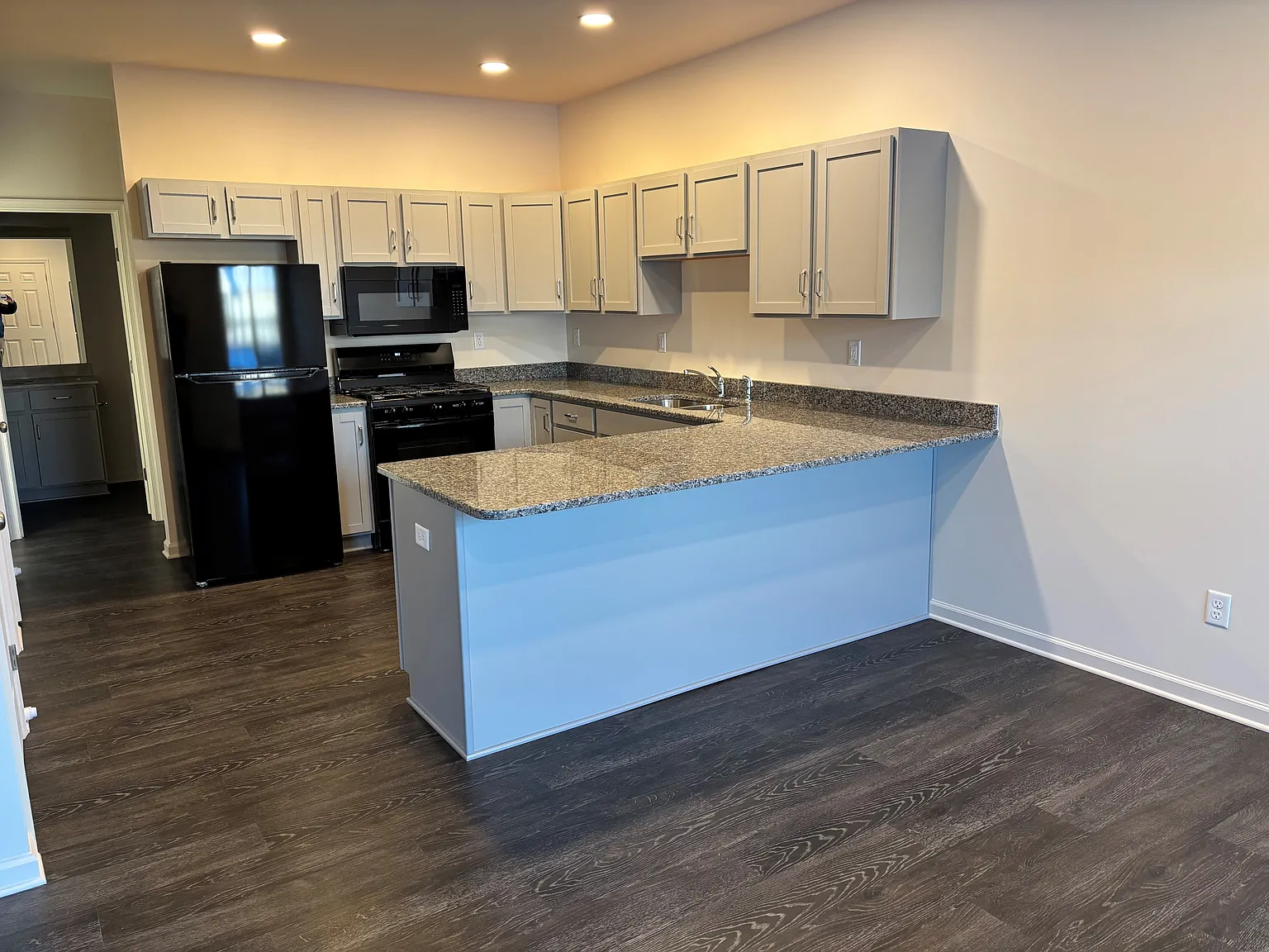 3 bed, 1499 sqft, $2,195 — Photo 2