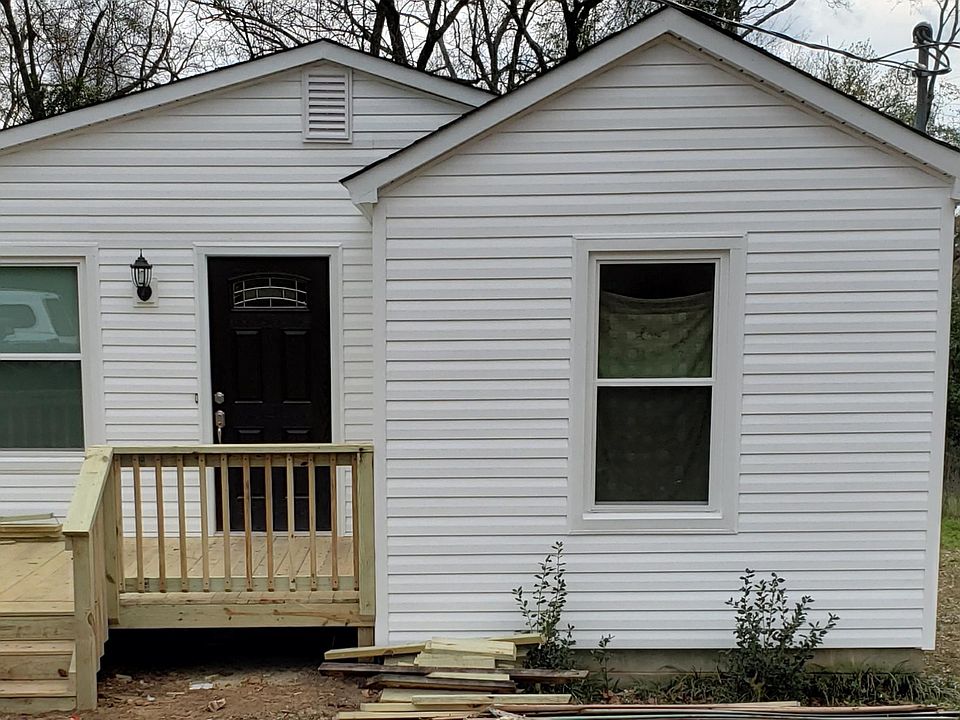 2nd image of 823 Cox Ave NW