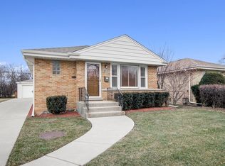 4604 Dempster St, Skokie, IL 60076